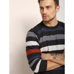 Sweter długi rękaw męski. Szare swetry męskie Top Secret, na lato, m, w paski, z wełny, bez kołnierzyka, bez kaptura. W wyprzedaży za 39,99 zł.