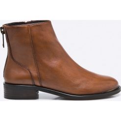 Steve Madden - Botki Rileey. Brązowe buty zimowe damskie marki Steve Madden, z materiału, na obcasie. W wyprzedaży za 299,90 zł.