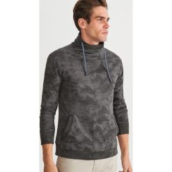 Bluza ze stójką - Szary. Szare bluzy męskie Reserved, s, bez wzorów, ze stójką, bez rękawów, bez kaptura. Za 139,99 zł.