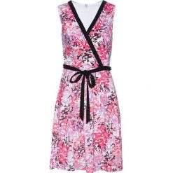 Sukienka shirtowa z nadrukiem bonprix różowy hibiskus z nadrukiem. Różowe sukienki damskie bonprix, z nadrukiem, bez kołnierzyka, bez rękawów. Za 109,99 zł.