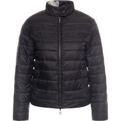 Kurtka puchowa Emporio Armani 3H2B95 2NXBZ 0003. Czarne kurtki damskie Emporio Armani, bez wzorów, z puchu, bez kaptura. W wyprzedaży za 749,00 zł.