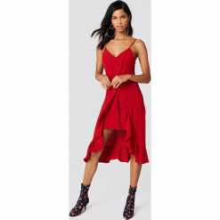 NA-KD Boho Sukienka midi z marszczeniem z przodu - Red. Czerwone sukienki NA-KD Boho, z tkaniny, boho, z falbankami, midi. W wyprzedaży za 40,19 zł.
