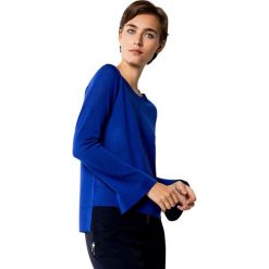 Swetry klasyczne damskie: Sweter w kolorze niebieskim