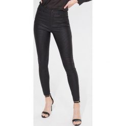 Woskowane jeansy skinny w kratę - Czarny. Czarne jeansy damskie Mohito, bez wzorów, z jeansu. Za 119,99 zł.