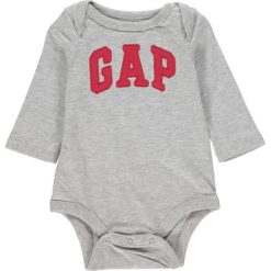 Body w kolorze szarym. Szare body niemowlęce Gap Kids, z aplikacjami, z bawełny, bez rękawów. W wyprzedaży za 22,95 zł.