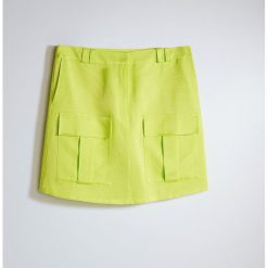 Neonowa spódnica mini z domieszką lnu - Zielony. Zielone spódniczki damskie Reserved, bez wzorów, mini. Za 119,99 zł.