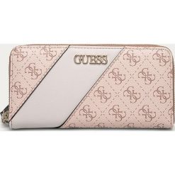 Guess Jeans - Portfel. Różowe portfele damskie Guess Jeans, z aplikacjami, z jeansu. Za 299,90 zł.