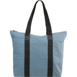 Rains TOTE BAG RUSH Torba na zakupy pacific. Niebieskie torby damskie na zakupy marki Rains. Za 179,00 zł.