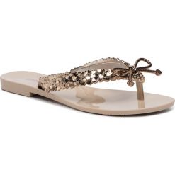 Japonki MELISSA - Harmonic Chrome V Ad 32722 Beige/Bronze 51559. Żółte klapki damskie Melissa, z aplikacjami, z tworzywa sztucznego, bez obcasa, na obcasie. Za 269,00 zł.