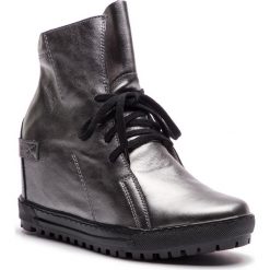 Sneakersy EKSBUT - 75-3975-G56-1G Srebro. Szare półbuty damskie marki Eksbut, bez wzorów, ze skóry, bez obcasa, na obcasie, bez zapięcia. W wyprzedaży za 259,00 zł.