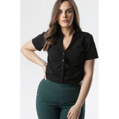 Czarna Koszula Sissell. Czarne bluzki damskie Born2be, xl, bez wzorów, z wykładanym kołnierzem, z krótkim rękawem. Za 69,99 zł.