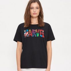 Koszulka z nadrukiem Marvel - Czarny. Czarne koszulki damskie House, s, z nadrukiem, bez kołnierzyka, bez rękawów. Za 39,99 zł.