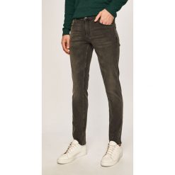 Mustang - Jeansy Oregon Tapered. Szare jeansy męskie Mustang, m, z aplikacjami, z obniżonym stanem. Za 299,90 zł.