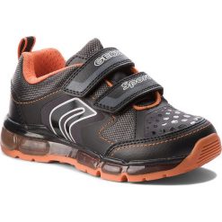 Sneakersy GEOX - J Android B. A J8444A 0BU11 C0038 S Black/Orange. Czarne trampki chłopięce Geox, bez wzorów, ze skóry ekologicznej, na rzepy. W wyprzedaży za 209,00 zł.