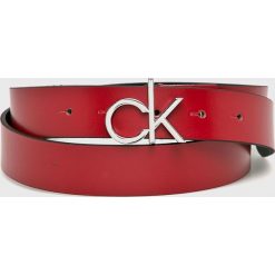 Calvin Klein - Pasek. Czerwone paski damskie marki Calvin Klein, w paski, ze skóry. Za 229,90 zł.