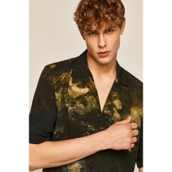 Medicine - Koszula Casual Utility. Czarne koszule męskie MEDICINE, s, bez wzorów, z wiskozy, klasyczne, z klasycznym kołnierzykiem, z krótkim rękawem. Za 119,90 zł.