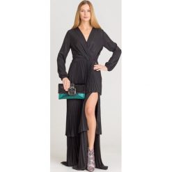 SUKIENKA ELISABETTA FRANCHI. Czarne sukienki damskie Elisabetta Franchi, na imprezę, bez wzorów, z tkaniny, eleganckie, z włoskim kołnierzykiem, z długim rękawem, długie, maxi, dopasowane. Za 1299,50 zł.
