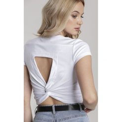 Biały T-shirt Corrarial. Białe bluzki damskie Renee, s, bez wzorów, z okrągłym kołnierzem. Za 39,99 zł.