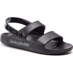 Sandały CALVIN KLEIN JEANS - Prisca R7780 Black. Czarne klapki damskie Calvin Klein Jeans, bez wzorów, z jeansu, bez obcasa. W wyprzedaży za 179,00 zł.