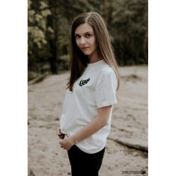 T-shirt paproć. Białe t-shirty damskie Pakamera, z haftami, z bawełny, klasyczne, z klasycznym kołnierzykiem. Za 149,00 zł.