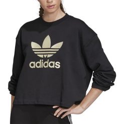 ADIDAS PREMIUM CREW SWEATSHIRT > FM2623. Bluzy damskie Adidas, z aplikacjami, z bawełny, bez rękawów, długie, bez kaptura. W wyprzedaży za 189,99 zł.