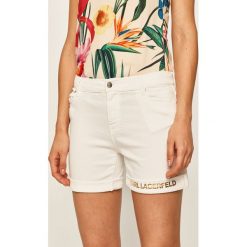 Karl Lagerfeld Denim - Szorty jeansowe. Białe szorty damskie KARL LAGERFELD DENIM, z nadrukiem, z bawełny, casualowe. W wyprzedaży za 499,90 zł.