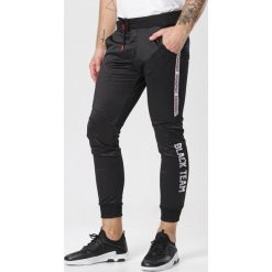 Czarne Spodnie Liseis. Czarne spodnie męskie Born2be, xl, bez wzorów, z dresówki. W wyprzedaży za 54,99 zł.