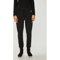 Calvin Klein Jeans - Spodnie. Szare spodnie damskie Calvin Klein Jeans, xl, z bawełny. W wyprzedaży za 219,90 zł.