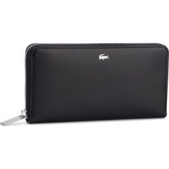 Duży Portfel Damski LACOSTE - Document Zip Wallet NH1993FG Black 000. Czarne portfele damskie Lacoste, bez wzorów, ze skóry. Za 629,00 zł.