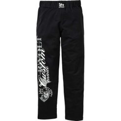 Spodnie dresowe bonprix czarny. Czarne spodnie dresowe męskie bonprix, z aplikacjami, z dresówki. Za 59,99 zł.