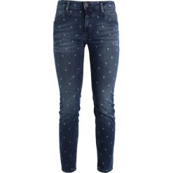 Comma casual identity Jeansy Slim Fit blue denim stretch. Niebieskie rurki damskie marki comma casual identity, z elastanu. W wyprzedaży za 319,20 zł.