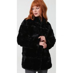 Czarna Kurtka Westpointe. Czarne kurtki damskie Born2be, na zimę, s, z haftami, z futra, glamour, długie, bez kaptura. Za 349,99 zł.
