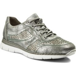 Sneakersy RIEKER - M5228-90 Silver/Platinum. Szare półbuty damskie Rieker, na co dzień, bez wzorów, ze skóry ekologicznej, bez obcasa, na płaskiej podeszwie, bez zapięcia. W wyprzedaży za 179,00 zł.