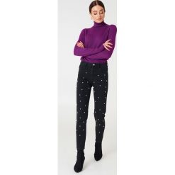 Spodnie z wysokim stanem: NA-KD Spodnie jeansowe z perłami – Black