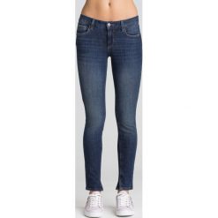 Granatowe jeansy Fabulous. Niebieskie jeansy damskie Liu Jo. Za 674,10 zł.