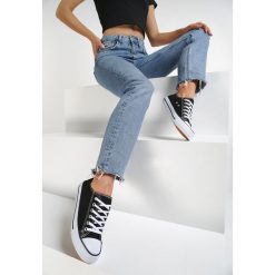 Czarne Trampki Avatune. Czarne buty sportowe damskie Renee, bez wzorów, z gumy, klasyczne. Za 59,99 zł.
