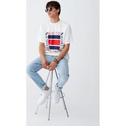 Koszulka „South Bronx”. Białe koszulki męskie Pull&Bear, m, bez wzorów, bez kołnierzyka, z krótkim rękawem, krótkie. Za 39,90 zł.