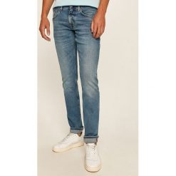 Tommy Hilfiger - Jeansy Bleecker. Niebieskie jeansy męskie TOMMY HILFIGER, bez wzorów, z obniżonym stanem. Za 579,90 zł.