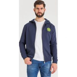 BLUZA trussardi jeans. Bluzy męskie Trussardi Jeans, s, bez wzorów, z jeansu, klasyczne, z kapturem, bez rękawów, z kapturem. W wyprzedaży za 447,30 zł.