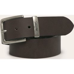 Levi's - Pasek skórzany. Pomarańczowe paski męskie Levi's®, w paski, ze skóry. W wyprzedaży za 129,90 zł.