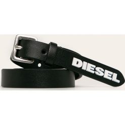 Diesel - Pasek. Białe paski damskie Diesel, w paski, ze skóry ekologicznej. W wyprzedaży za 159,90 zł.
