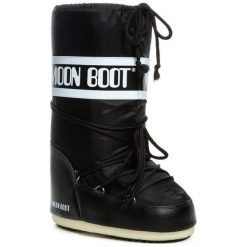 Śniegowce MOON BOOT - Nylon 14004400 001 Nero. Czarne kozaki damskie Moon Boot, na zimę, ze skóry ekologicznej, na niskim obcasie, bez zapięcia. W wyprzedaży za 379,00 zł.