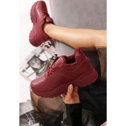 Bordowe Sneakersy Baker. Czerwone sneakersy damskie Renee. Za 99,99 zł.