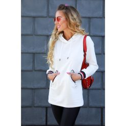 Bluza damska DORETA WHITE. Białe bluzy sportowe damskie Bluza damska DORETA WHITE, s, bez wzorów, bez rękawów, bez kaptura. W wyprzedaży za 39,00 zł.