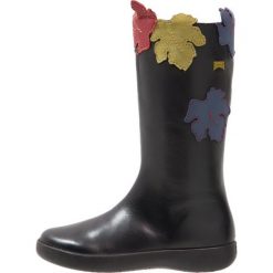 Camper TWINS Kozaki black. Czarne buty zimowe damskie Camper, z materiału, na wysokim obcasie. W wyprzedaży za 293,30 zł.