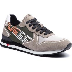 Sneakersy GUESS - FM7NGL SUE12 ARDE. Zielone sneakersy męskie Guess, na co dzień, z aplikacjami, z zamszu, bez zapięcia. Za 399,00 zł.