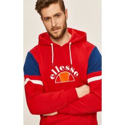 Ellesse - Bluza. Czerwone bluzy męskie Ellesse, s, z aplikacjami, z bawełny, z kapturem, bez rękawów, z kapturem. W wyprzedaży za 249,90 zł.
