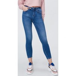 Jeansy skinny ze średnim stanem - Granatowy. Niebieskie jeansy damskie Sinsay. Za 39,99 zł.