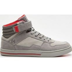 Wysokie sneakersy - Szary. Szare sneakersy męskie Cropp, bez zapięcia. W wyprzedaży za 89,99 zł.