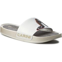 Klapki CARINII - B3980/CT G34-000-000-C37. Białe klapki damskie Carinii, bez wzorów, ze skóry, bez obcasa. W wyprzedaży za 99,00 zł.